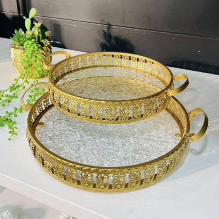 طقم صواني ضيافة مدور قطعتين معدن ذهبي وجه زجاج مقاس 37 و 33 سم