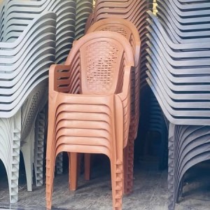 كرسي بلاستيك مع يد ARM