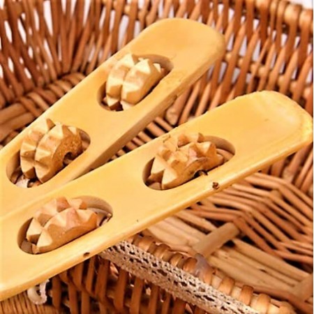 حكاكة ظهر خشب مع عجال مساج حكاكة ظهر خشب مع عجال مساج