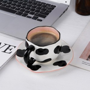 كاسة ماج بورسلان مع صحن هاند ميد مرسم قلوب اسود RC6/29