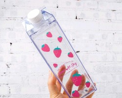 علبة عصائر بلاستيك اكريليك شفاف مرسم فراولة مع غطاء شكل علبة حليب