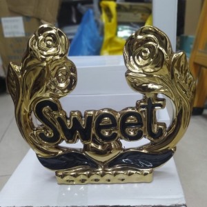 تحفة سيراميك شكل سويت sweet TG2082 اسود مع ذهبي تحفة سيراميك شكل سويت sweet TG2082 اسود مع ذهبي