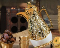 دلة قهوة اندلسي بيج مخرم ذهبي