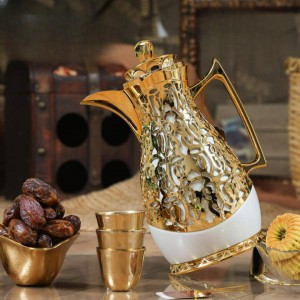 دلة قهوة اندلسي بيج مخرم ذهبي