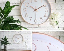 ساعة حائط ابيض منمش ذهبي مع ارقام انجليزية كبيرة ذهبي 50 سم