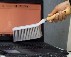 فرشاة تنظيف سجاد بلاستيك يد خشب طويلة