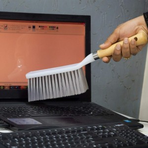 فرشاة تنظيف سجاد بلاستيك يد خشب طويلة