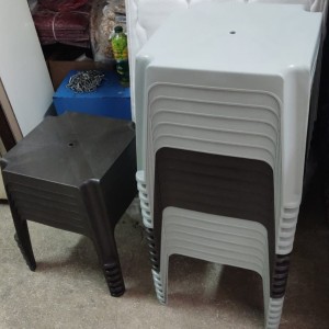 اسكملة / مقعد / طربيزة بلاستيك مربعة سادة الوان