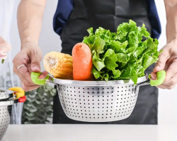 مصفاة بيدين ملون ستانلس 28سم