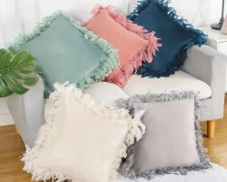 قرنة ديكور مربعة 45 × 45 سم مخمل اطراف ريش
