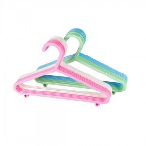 طقم علاقات ملابس اطفال - بيبي بلاستيك سادة 8 قطع