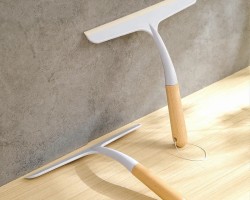 قشاطة مجلى بلاستيك ابيض مع يد خشب بامبو