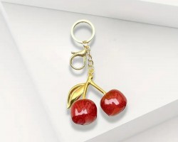   ميدالية شكل كرزتين لون احمر