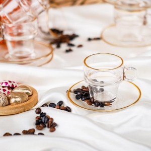 طقم فناجين قهوة / نسكافيه مع صحون شفاف مع يد منفوخ من الاعلى 12 فنجان + 12 صحن حز ذهبي