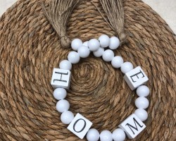 مسبحة ديكور خرز مكرميه 30 سم مع كلمة المنزل - HOME لون ابيض