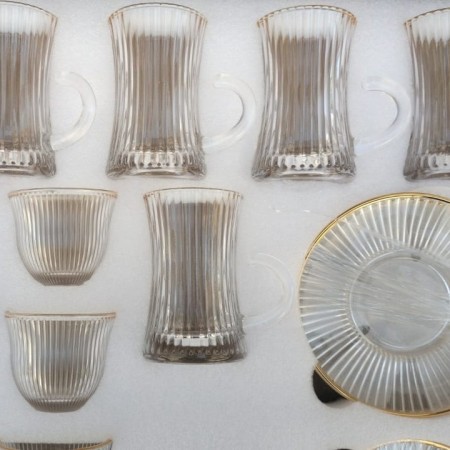 طقم كاسات شاي وفناجين قهوه مع استكانات زجاج محزز مع حيف ذهبي 36 قطعه طقم كاسات شاي وفناجين قهوه مع استكانات زجاج محزز مع حيف ذهبي 36 قطعه