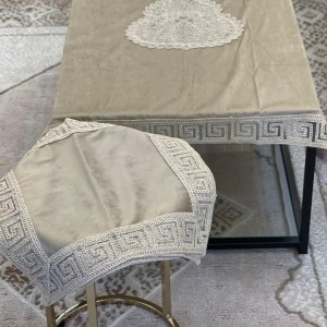 طقم شراشف طاولة وسط فرزاتشي مع اربع سكملات