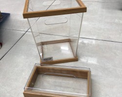 طقم سله مهملات مع علبه بكيت محارم اكريليك شفاف اطار خشب