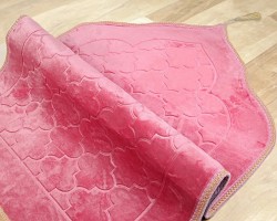 سجادة صلاة محراب مخمل مبطن طبيه مع ارضية لاصقة / مصليه طبية