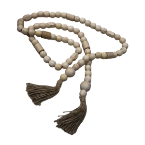 مسبحة ديكور خرز مكرميه بيج طول 1.5 متر مزخرف كبير