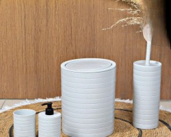 طقم حمام مدور 5 قطع بلاستك بيج - ابيض - اسود