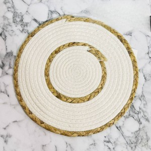 كوستر قش لباد ابيض مجدول حجم كبير 30 سم