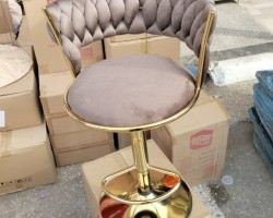 كرسي بار ذهبي مع عيار طالع نازل منجد مخمل وظهر نفخ مجدول