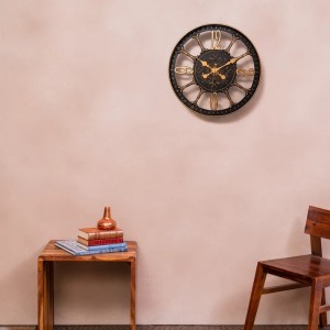 ساعة حائط مدور 50 سم مخرم ذهبي اطار بلاستيك لون اسود