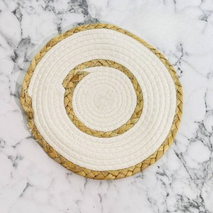 كوستر خيش مجدول مع لباد ابيض شكل مدور قطر 25 سم  