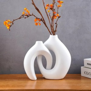 طقم تحف / مزهريات ابيض قطعتين متداخل بورسلان طقم تحف / مزهريات ابيض قطعتين متداخل بورسلان