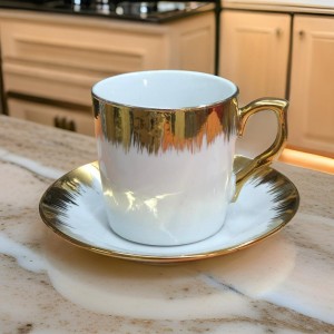 طقم فناجين قهوة ابيض بيد ساده مثلج مع حيف ذهبي مع صحون 12+12 