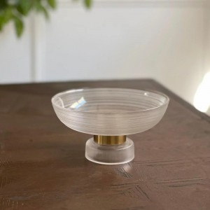 جاط فواكه زجاج برجل مذهب قطر 24 سم ارتفاع 12 سم محزز حيف ذهبي جاط فواكه زجاج برجل مذهب قطر 24 سم ارتفاع 12 سم محزز حيف ذهبي