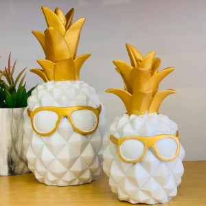 تحفة اناناس مع نظارة ابيض - اسود - اصفر مع تاج ذهبي حجم وسط