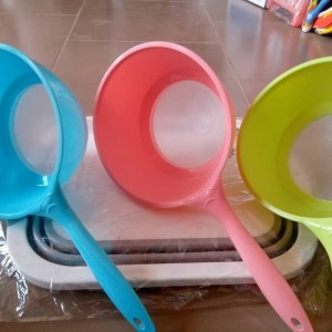 محقان - سوائل / زيت مع مصفاة