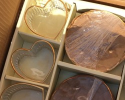 طقم صحون ضيافة صحن كيك + زبادة 12 قطعة محزز عمودي حيف ذهبي طقم صحون ضيافة صحن كيك + زبادة 12 قطعة محزز عمودي حيف ذهبي