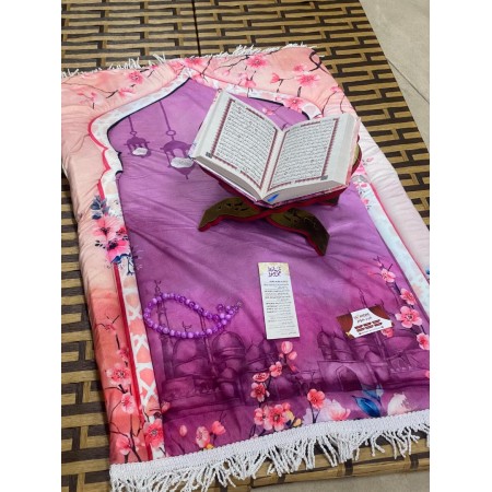 طقم سجادة صلاة مبطن مع قران ومسحبة واذكار بكج طقم سجادة صلاة مبطن مع قران ومسحبة واذكار بكج