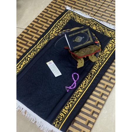 طقم سجادة صلاة مبطن مع قران ومسحبة واذكار بكج طقم سجادة صلاة مبطن مع قران ومسحبة واذكار بكج