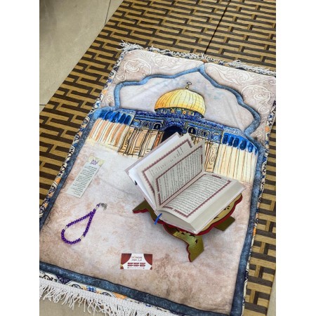 طقم سجادة صلاة مبطن مع قران ومسحبة واذكار بكج طقم سجادة صلاة مبطن مع قران ومسحبة واذكار بكج