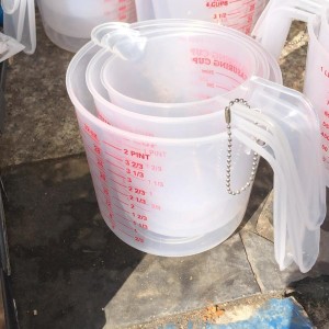 طقم اباريق زيت بلاستيك ارقام معايير 3 قطع 1000 - 500 - 250 مل