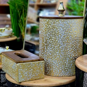 سلة مهملات سكني/ذهبي معدن مع غطاء خشب قبة + بكيت محارم معدن سلة مهملات سكني/ذهبي معدن مع غطاء خشب قبة + بكيت محارم معدن