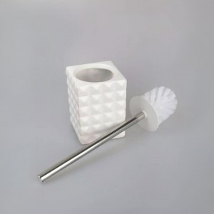 فرشاة حمام مع قاعدة بورسلان لون ابيض ويد وسط لون فضي