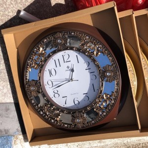 ساعه بلاستيك بيوتر مدور مذهب مع زجاج سترص ساعه بلاستيك بيوتر مدور مذهب مع زجاج سترص