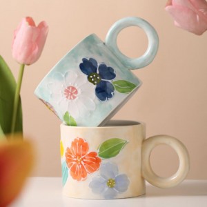 كاسة ماج بورسلان مع يد مرسم وردة ملونةRC6-43 كاسة ماج بورسلان مع يد مرسم وردة ملونةRC6-43