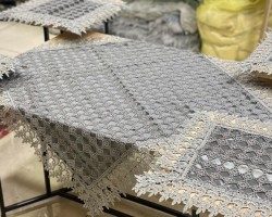 شرشف طاولة وسط + 4 وجه اسكمله مخرم معين مع ستان