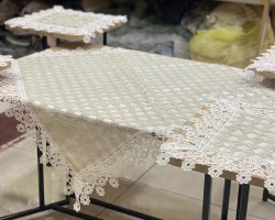 شرشف طاولة وسط + 4 وجه اسكمله مخرم معين مع ستان