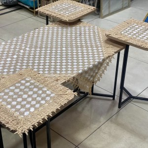 شرشف طاولة وسط + 4 وجه اسكمله مخرم معين مع ستان شرشف طاولة وسط + 4 وجه اسكمله مخرم معين مع ستان