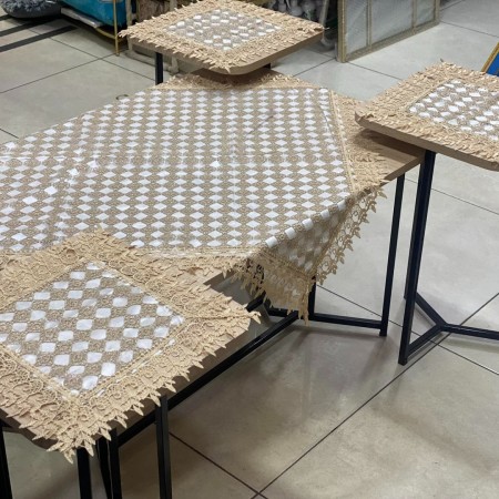 شرشف طاولة وسط + 4 وجه اسكمله مخرم معين مع ستان