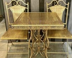 طاولة معدن نحاسي مع كرسيين فرعوني