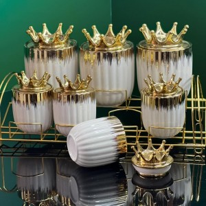 طقم سكريات بهارات 7 قطع بورسلان ابيض شكل يقطينه مع حز ذهبي وستاند طقم سكريات بهارات 7 قطع بورسلان ابيض شكل يقطينه مع حز ذهبي وستاند