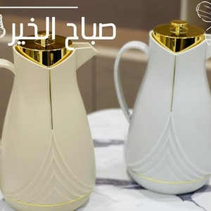 ثيرموس ساخن - بارد عظم ابيض مع غطاء ذهبي يد كبيرة نصف قلب اسهم للاعلى من اسفل الثيرموس ثيرموس ساخن - بارد عظم ابيض مع غطاء ذهبي يد كبيرة نصف قلب اسهم للاعلى من اسفل الثيرموس